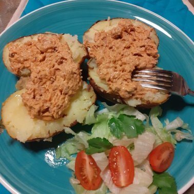 Lunch idea number 4. Coronation tuna made with Case for Cooking's Gentle Jalfrezi curry spice mix and served with jacket potatoes and salad.